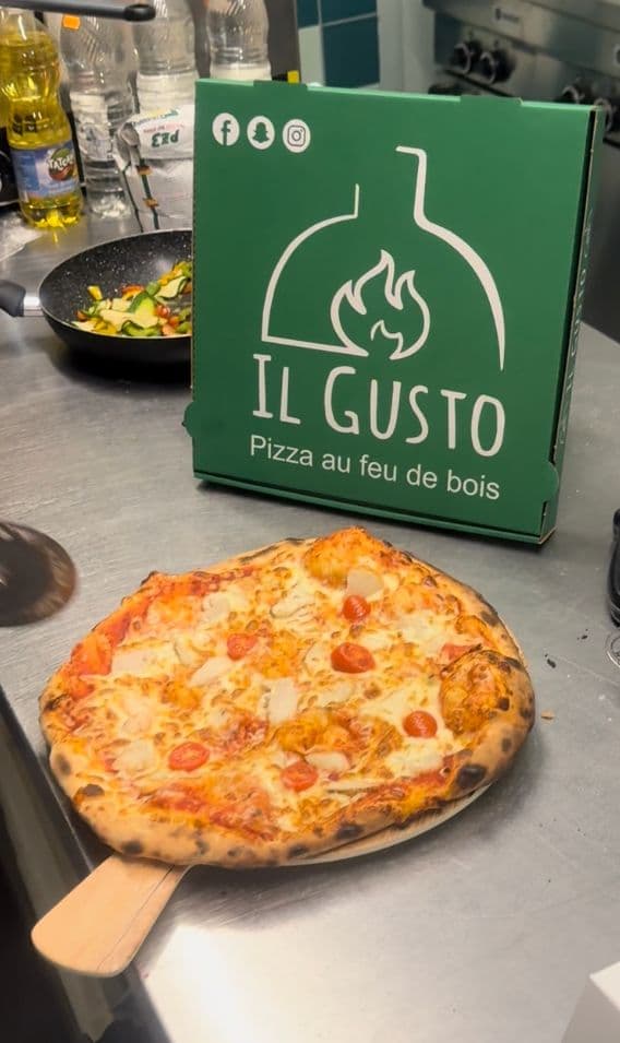 Pizza devant menu